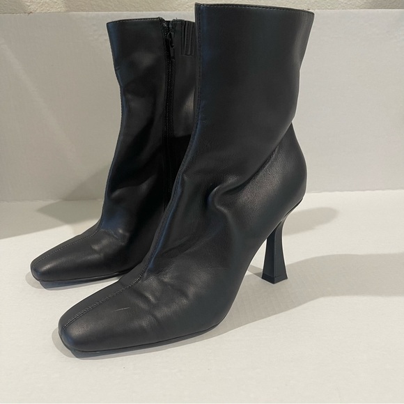 Women’s Open Edit Black Leather Zip Up Heeled Booties Size 7.5 US! - Picture 4 of 10